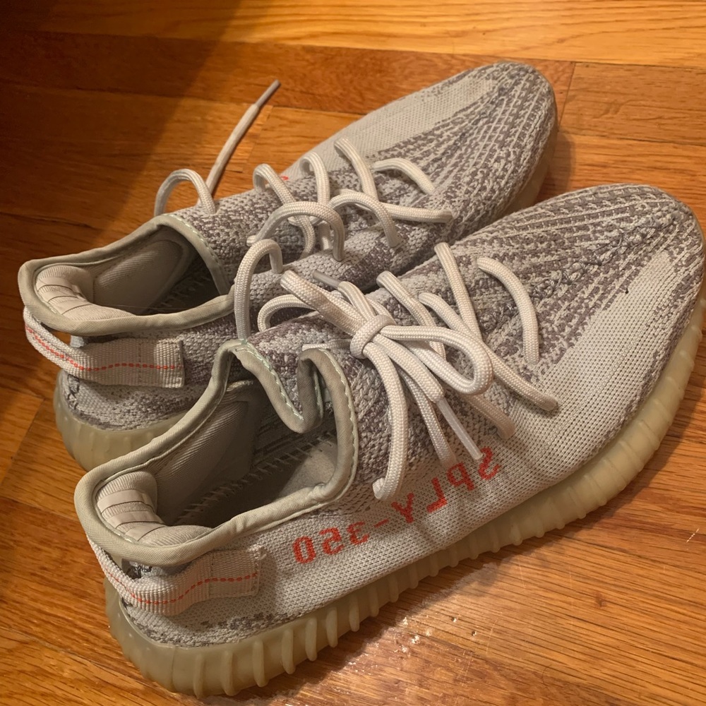 Yeezy 350 v2 boost.